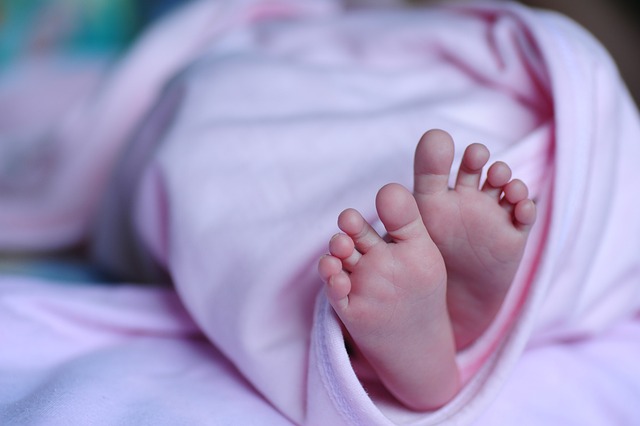 Babykleding 101: soorten, materiaalkeuzes, trends en hoe de juiste maat te kiezen